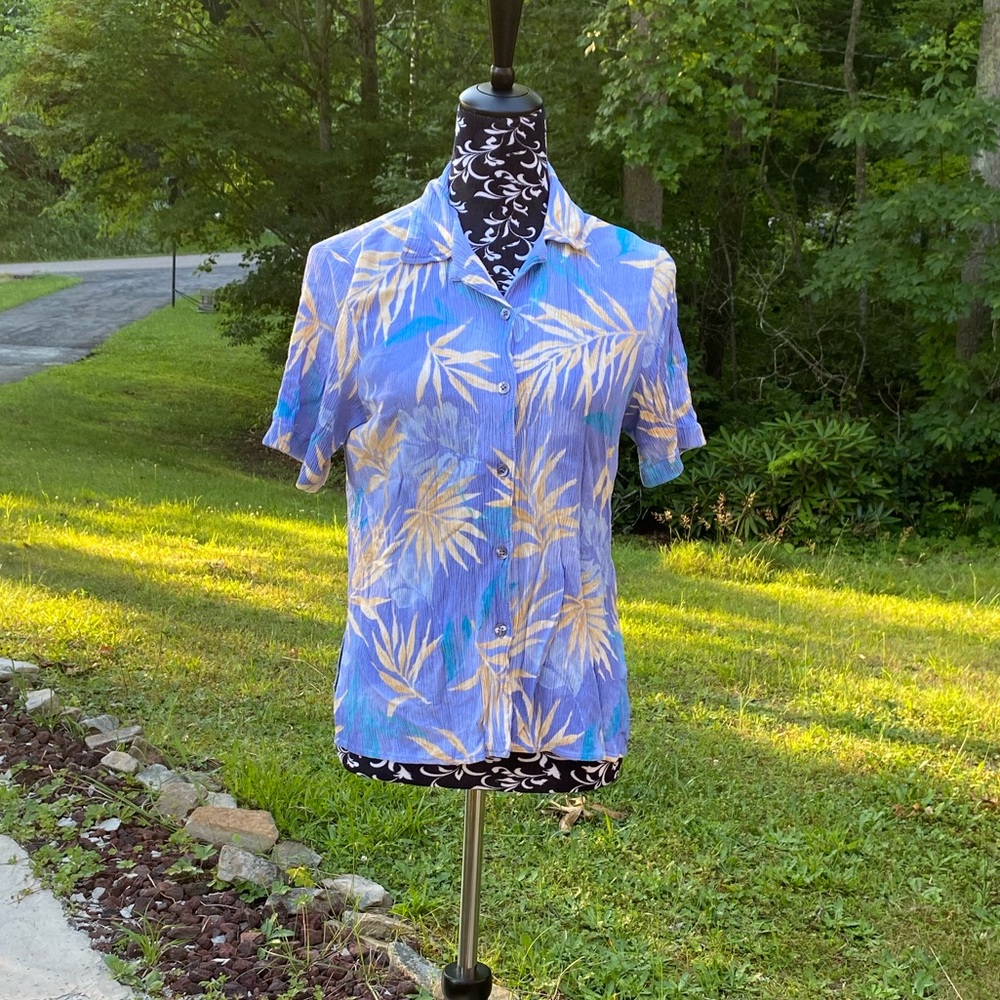 Southern Lady Women's Floral Tropical Crepe Short Sleeve Button Up Shirt Size M